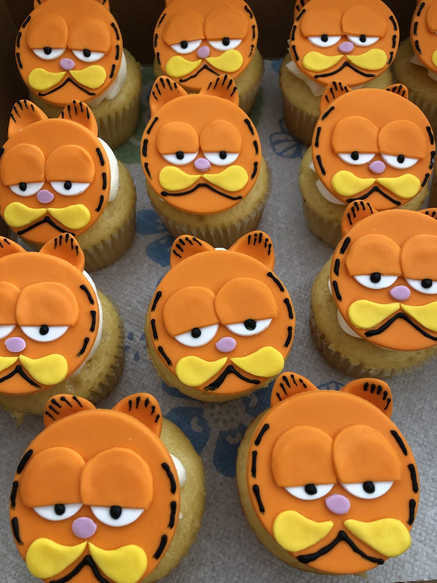Garfield cupcakes